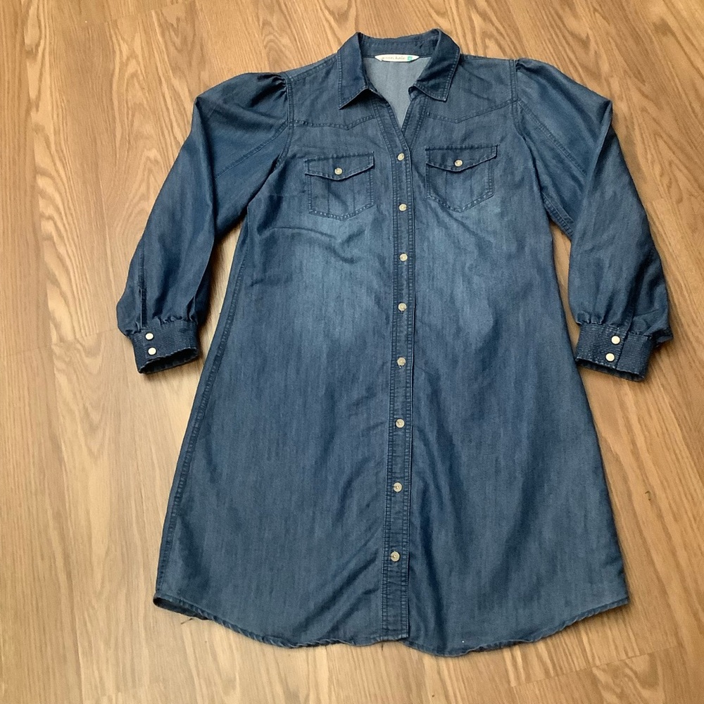 Given Kate Denim  Shirt Dress Size M Button Front Pockets Snap Cuffs Lightweight
